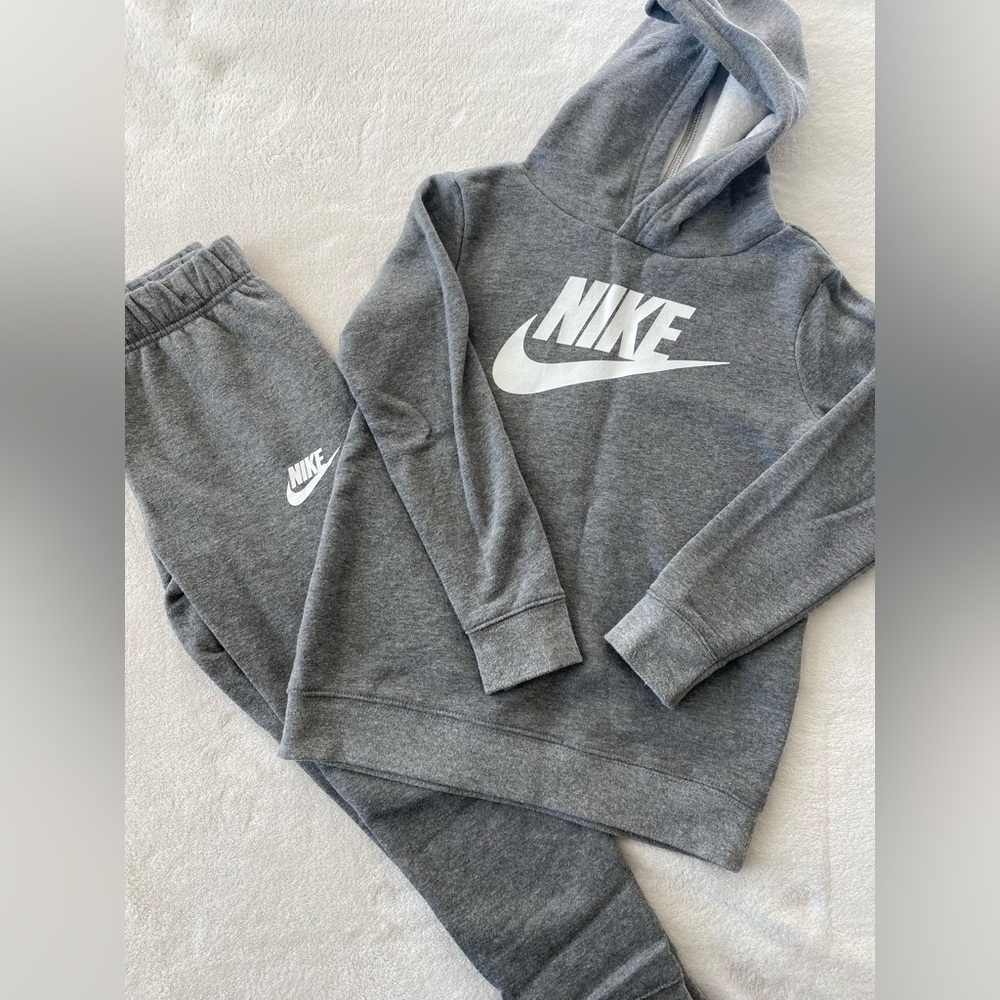 EUC- Nike Gray Hoodie and Sweatpants Set